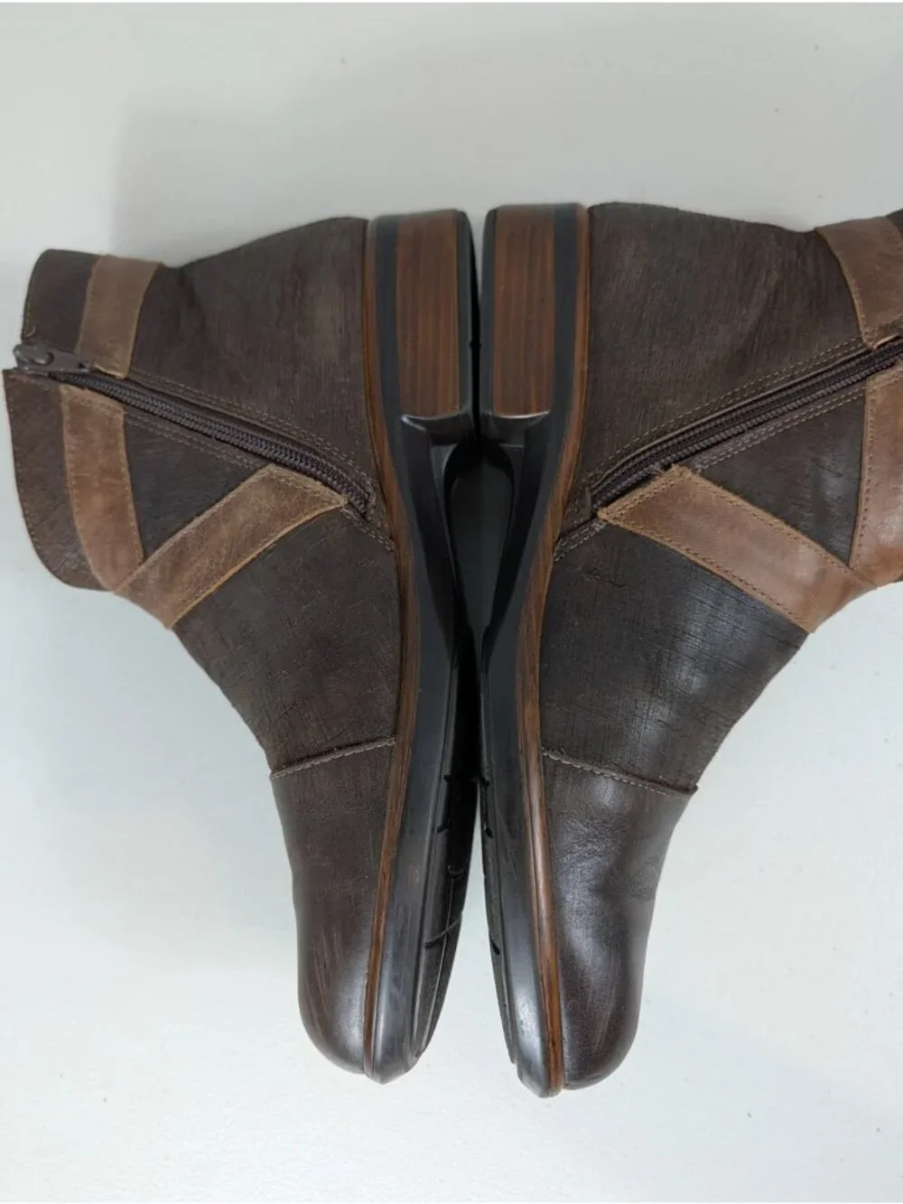 Naot Brown Leather Ankle Boots with Buckle & Side Zipper Closure women's size 7